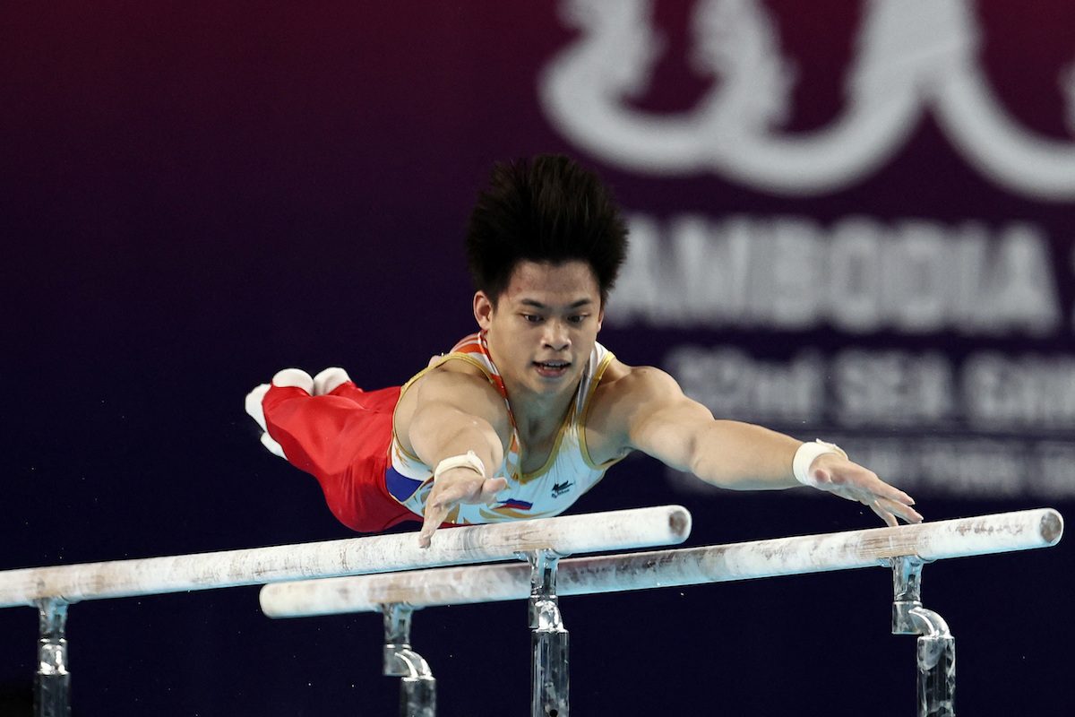 Carlos Yulo completes all-around 3-peat, leads PH to silver in team event