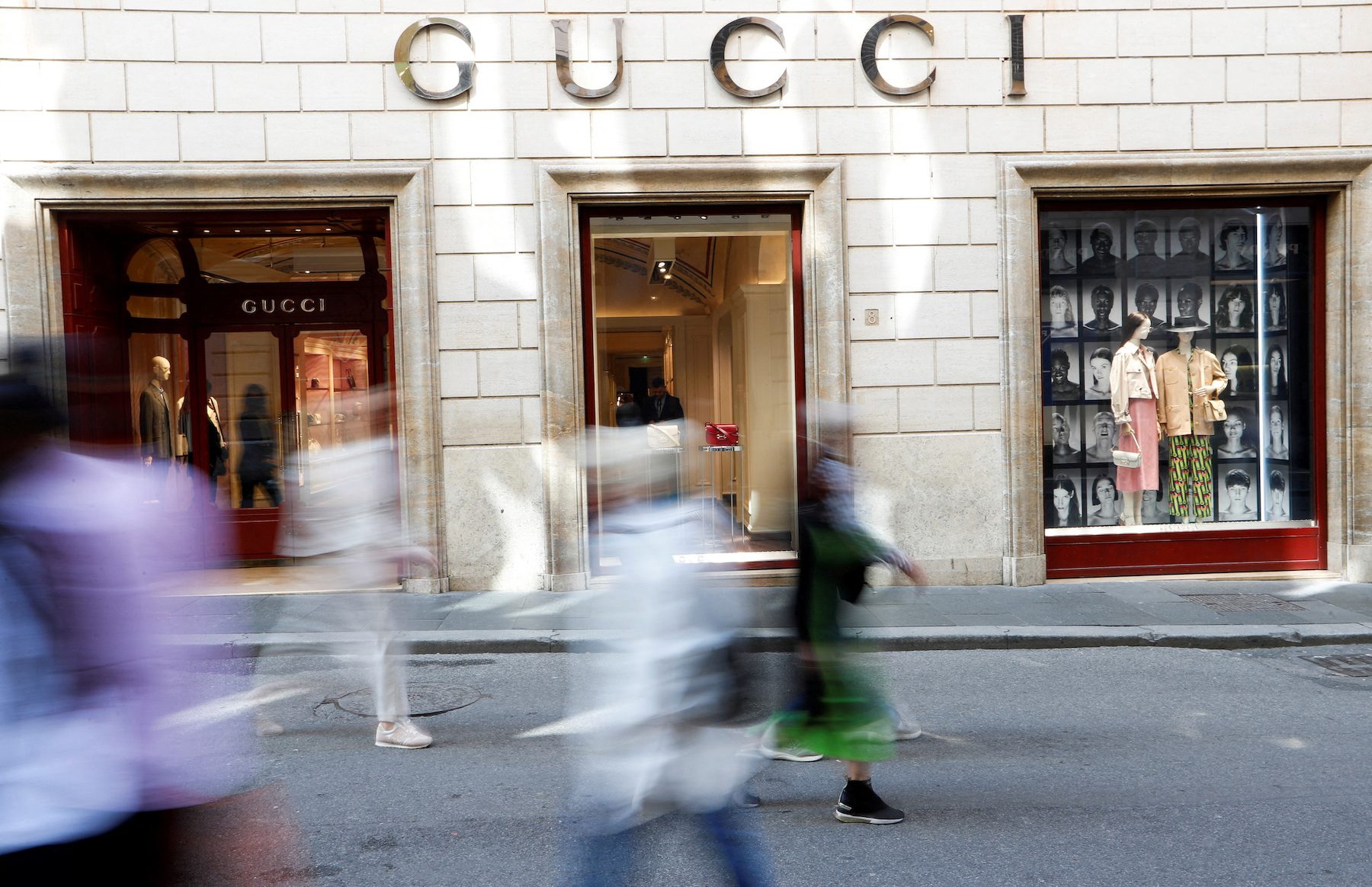 Fewer luxury shoppers but bigger spenders as Chinese return to Europe