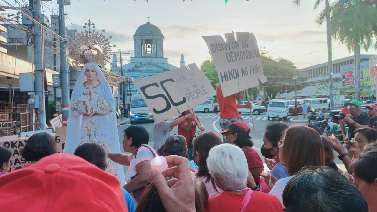 Legazpi folk launch prayer rally for disqualified Mayor Rosal