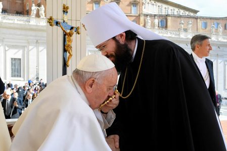 Pope Francis meets Moscow Church official after puzzling peace ‘mission’ comment