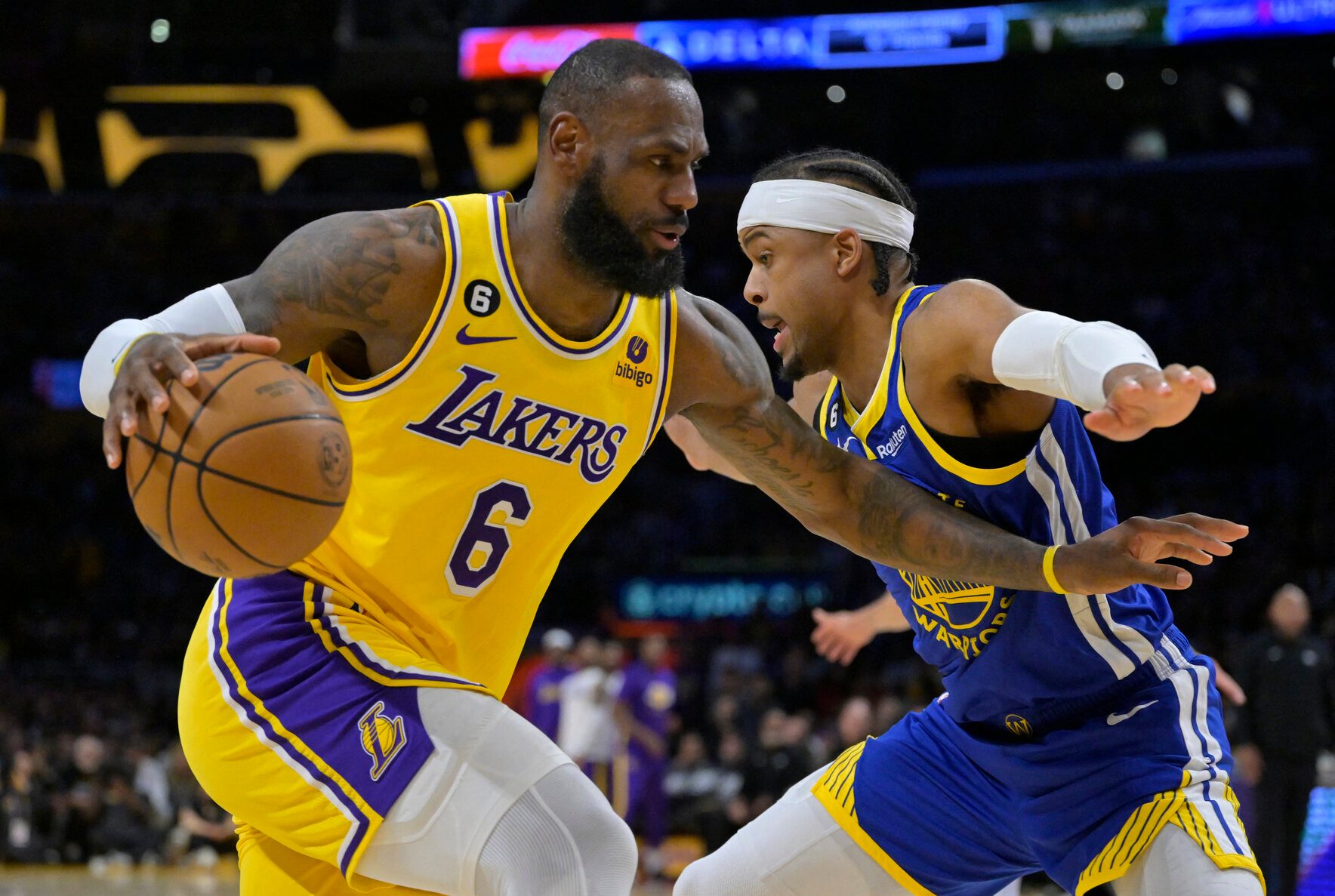 Lakers start fast, eliminate Warriors for West finals spot