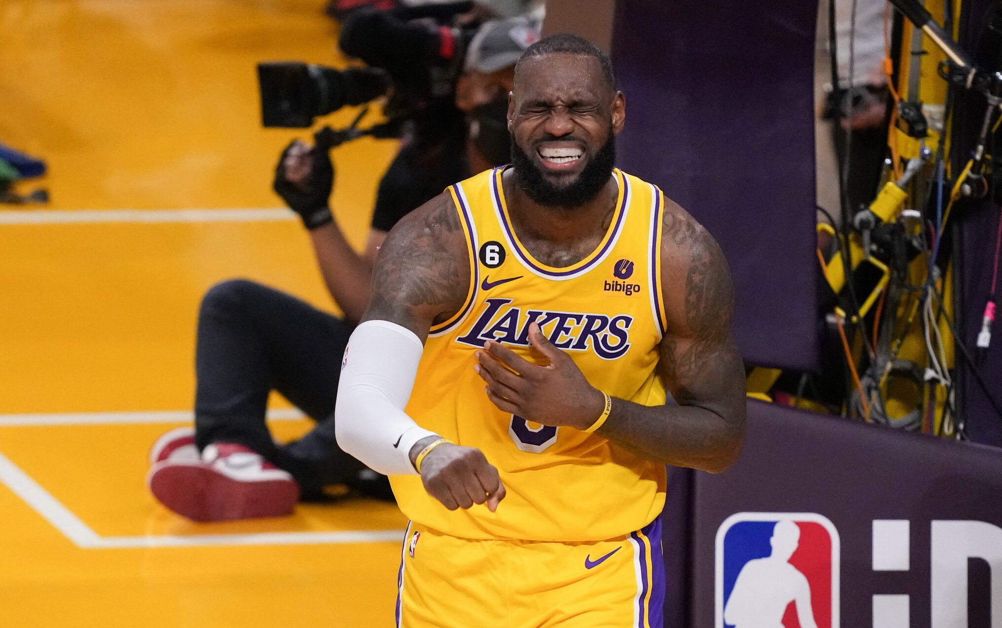 Lakers to speak with LeBron about retirement comment