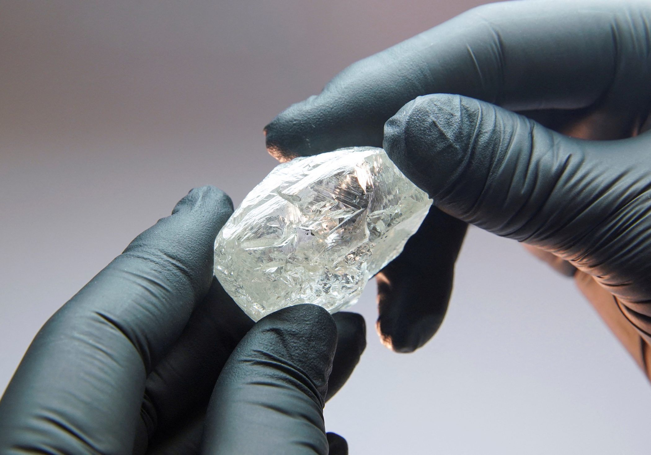 UK to ban Russian diamonds, US sanctions target major gold miners