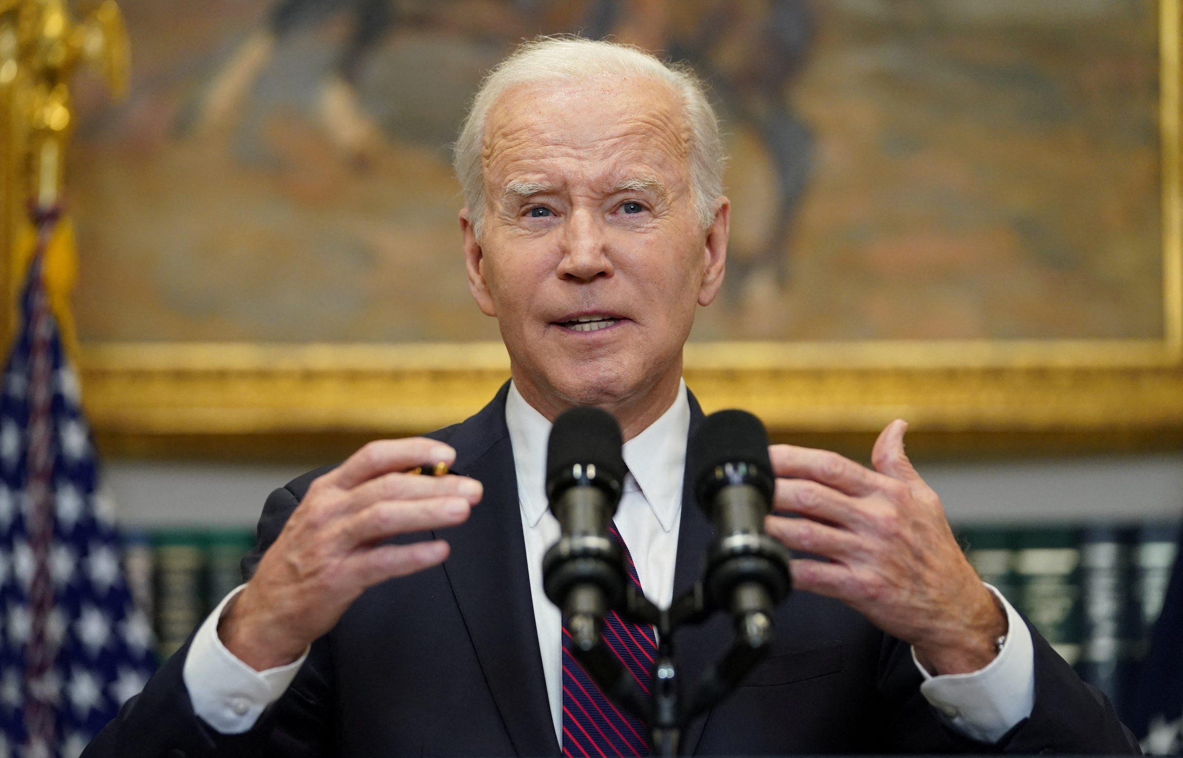 Biden, McCarthy divided over debt ceiling but talks continue