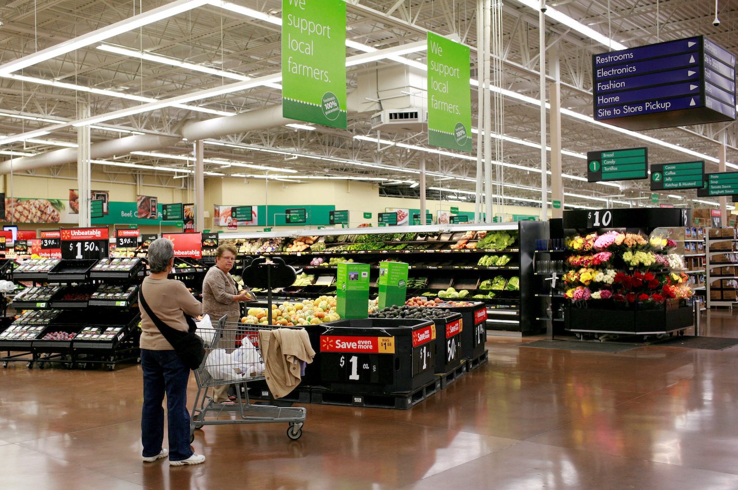 Walmart lifts annual sales, profit view on resilient consumer spending