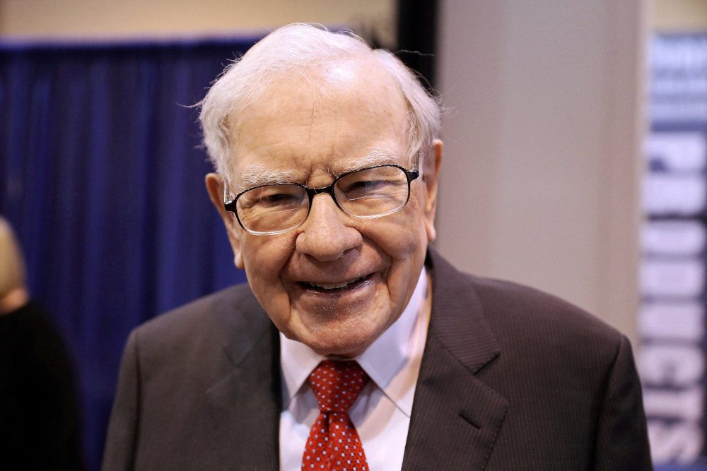 Warren Buffett likens AI to atom bomb