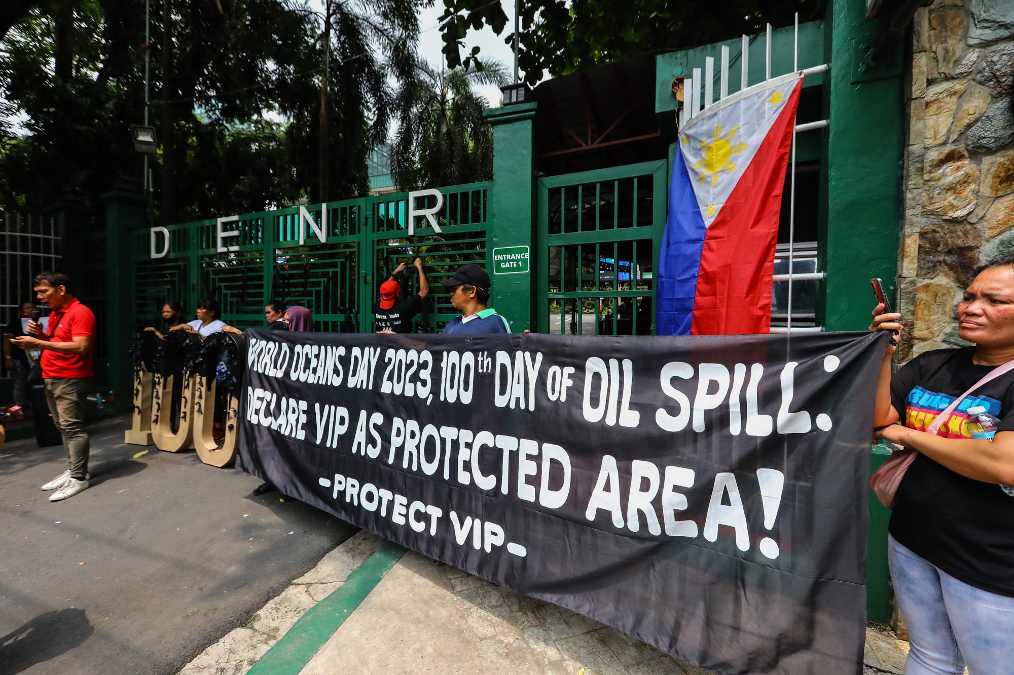 100 days after oil spill, gov’t urged to make Verde Island Passage a protected area