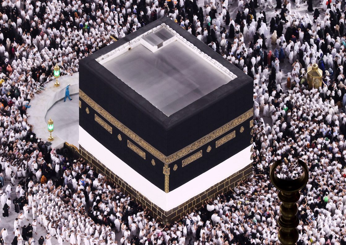 Defying high prices, Muslim pilgrims head to Mecca for hajj