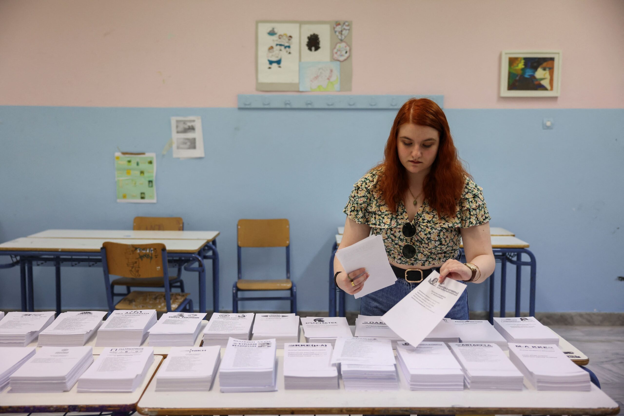 Вновь голосующие. Выборы в Греции. Время голосования.