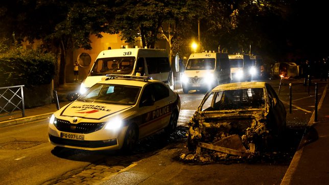 France riots: Public transport curtailed after rage over shooting