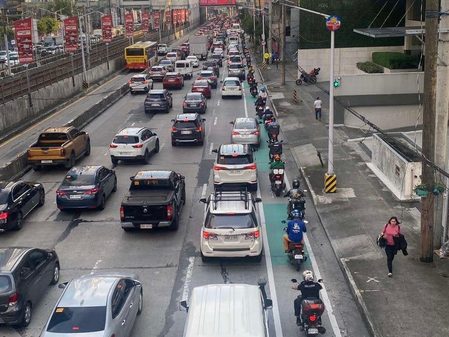 DOTr to build bike lanes, pedestrian projects on an even tighter budget in 2024