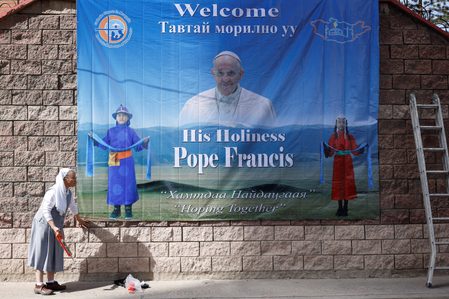 Los católicos chinos miran al Papa Francisco en Mongolia