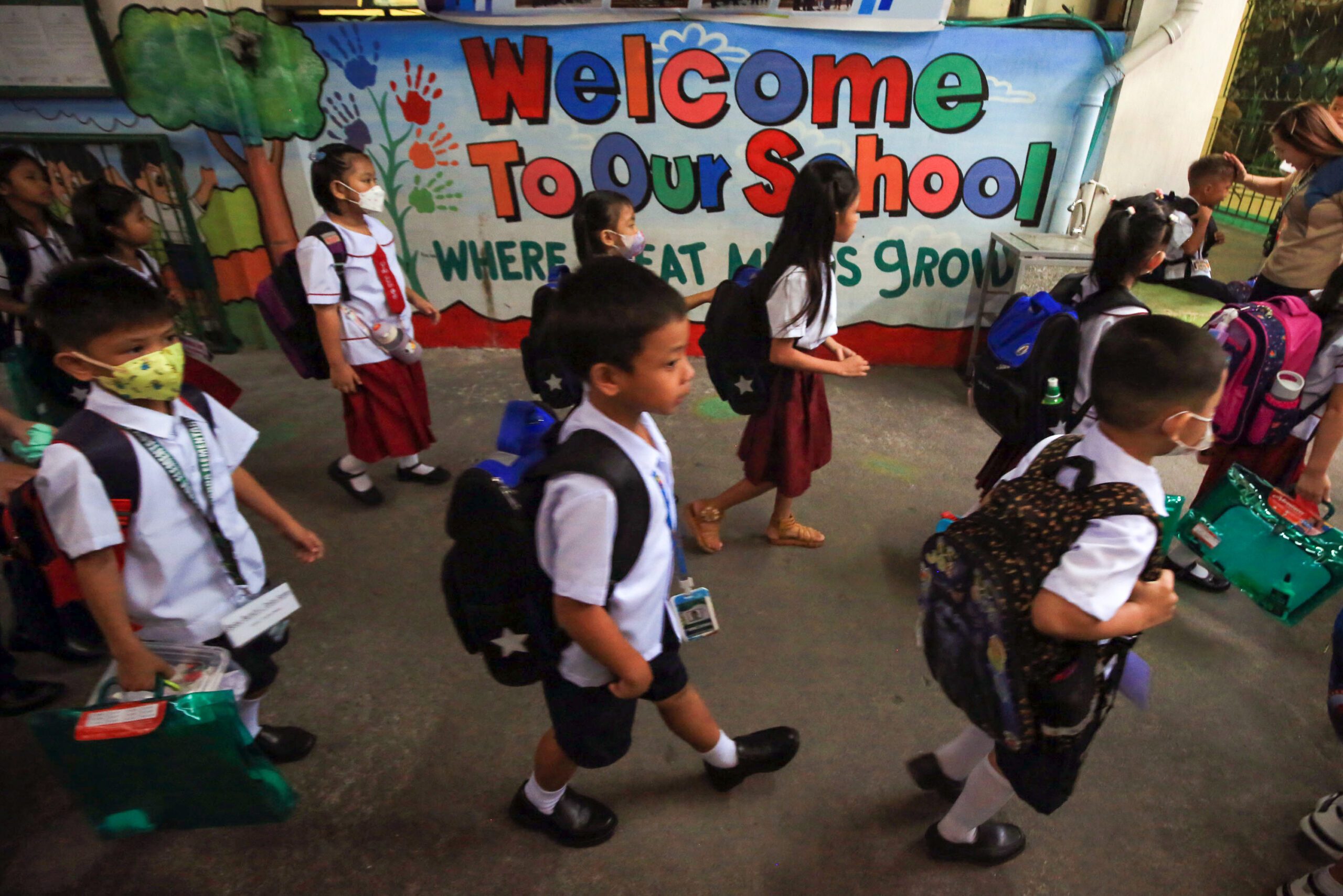 IN PHOTOS: Public schools open in the Philippines