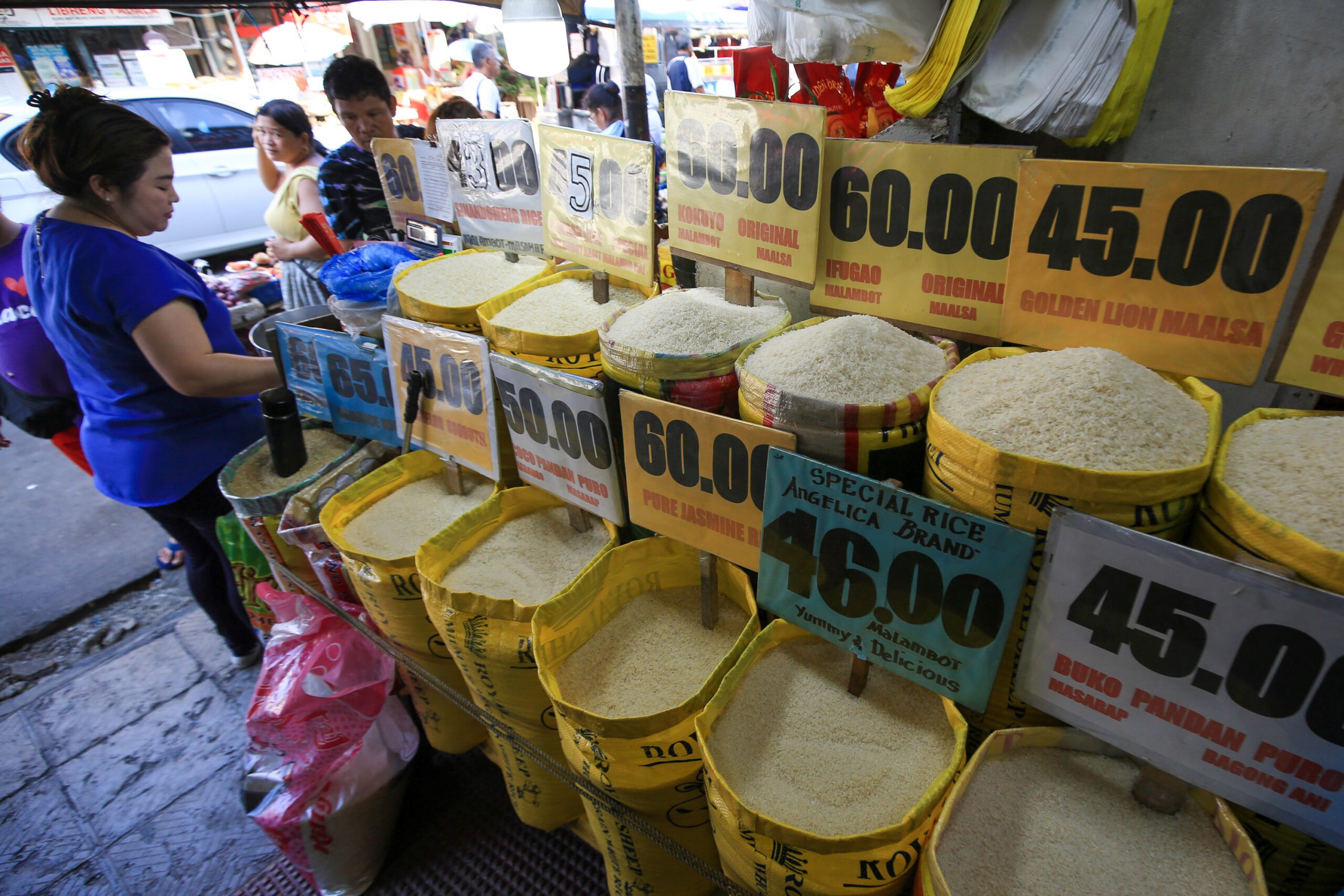 Marcos sets price cap on rice nationwide