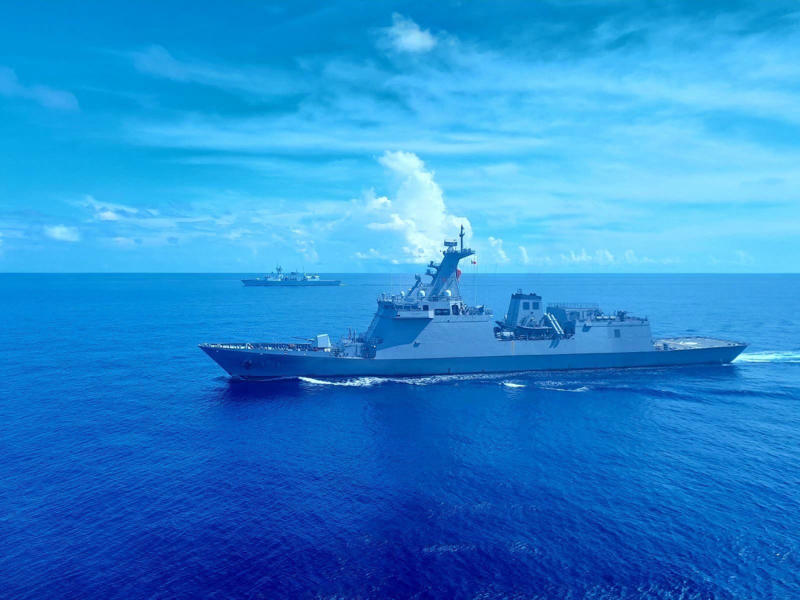 WATCH: Philippine, Canadian Navy ships hold joint sail in West Philippine Sea 