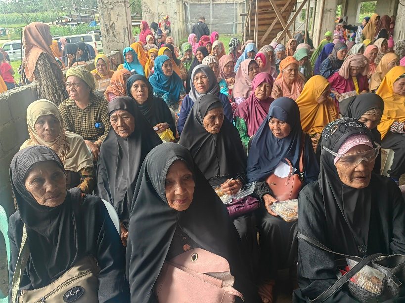 BARMM honors hundreds of fallen MILF fighters by giving their widows P50,000 each