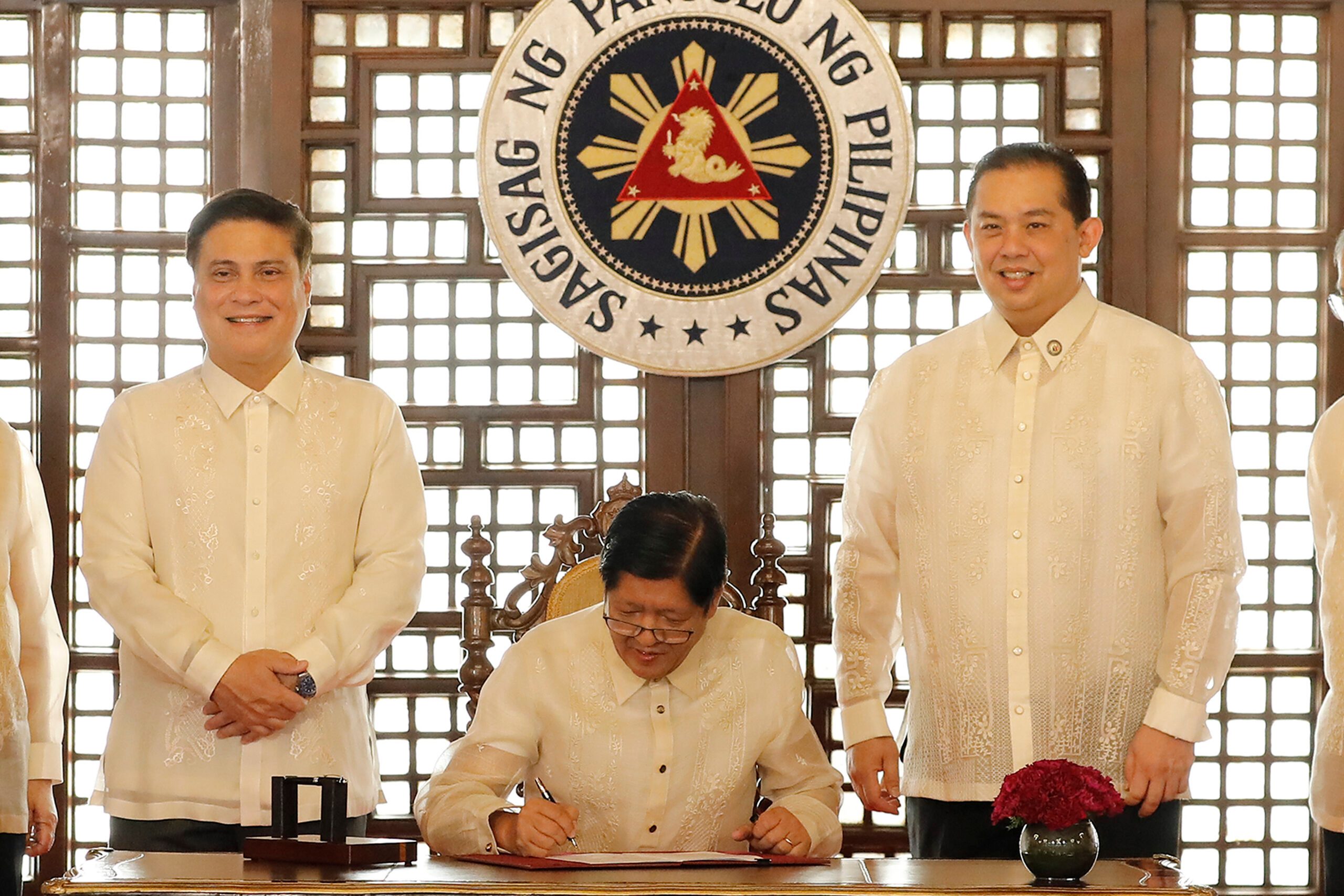 Marcos signs Trabaho Para sa Bayan Act