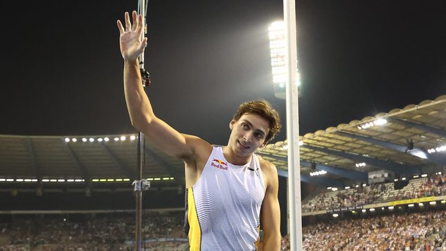 Sweden’s Duplantis breaks own pole vault world record as Obiena nails silver