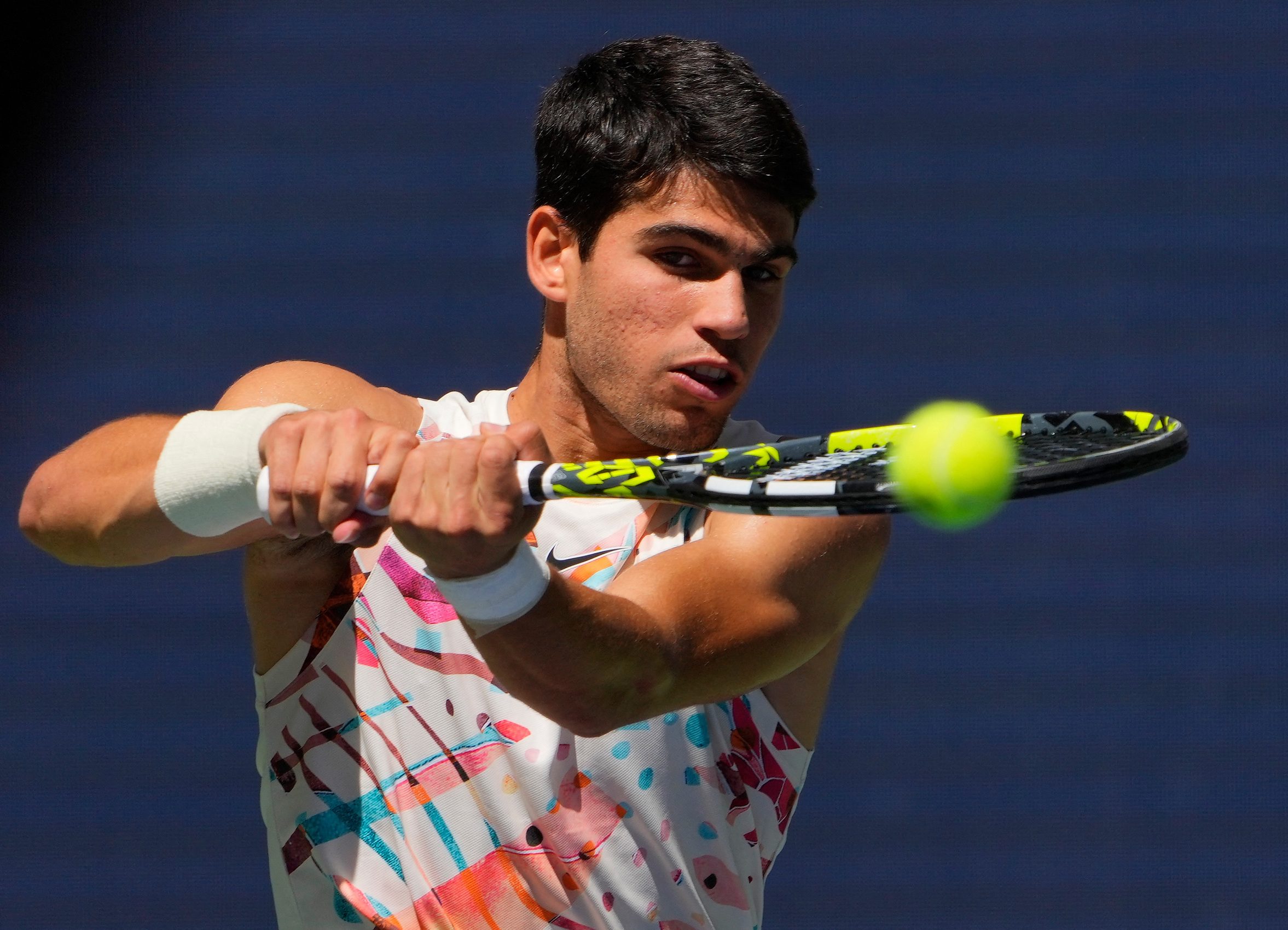 Alcaraz holds off Evans to reach US Open fourth round