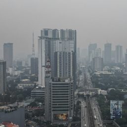As dire as vog: Car-fueled smog in Metro Manila shows gaps in air quality, transport policies