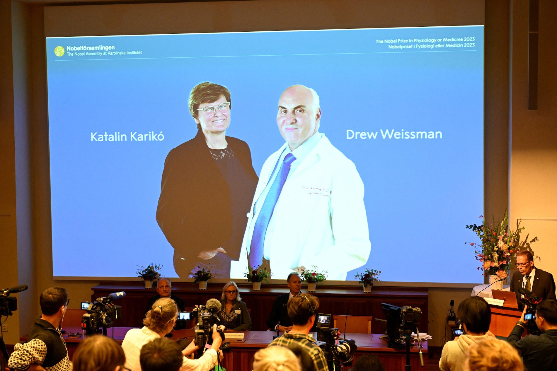 Hungarian and US scientists win Nobel for COVID-19 vaccine discoveries