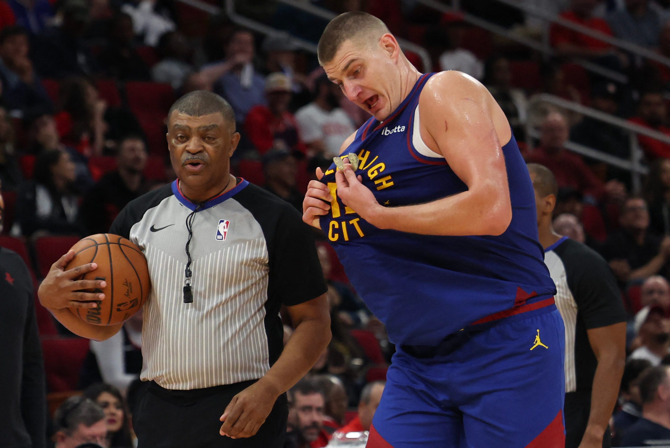 Nuggets hang on to beat Pistons amid Nikola Jokic first-half ejection