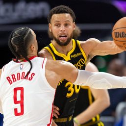 Curry, Thompson lead Warriors past Rockets, snap 6-game slide