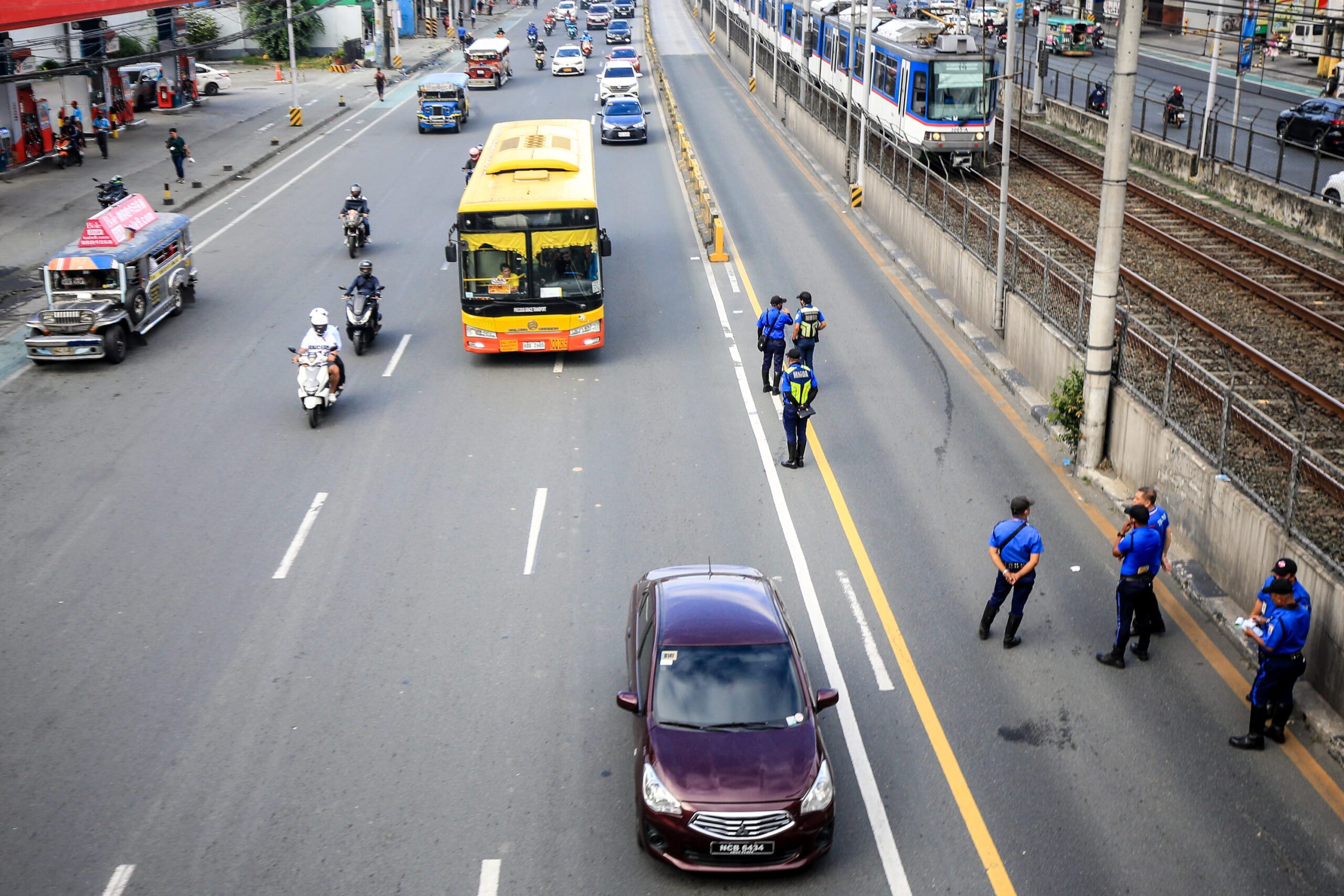 Who’s next? Chiz Escudero is latest politician to apologize for improper use of EDSA bus lane