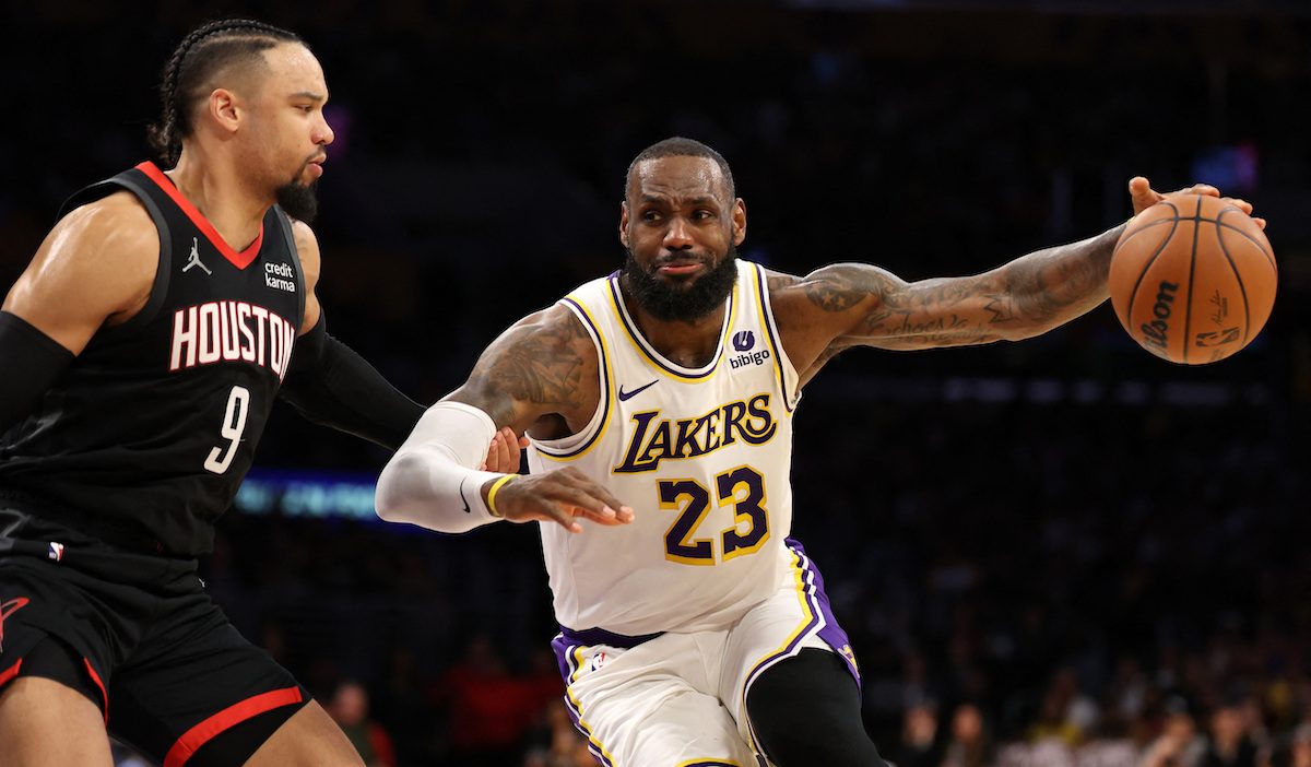 LeBron James shines as Lakers' stars overpower Rockets in narrow win