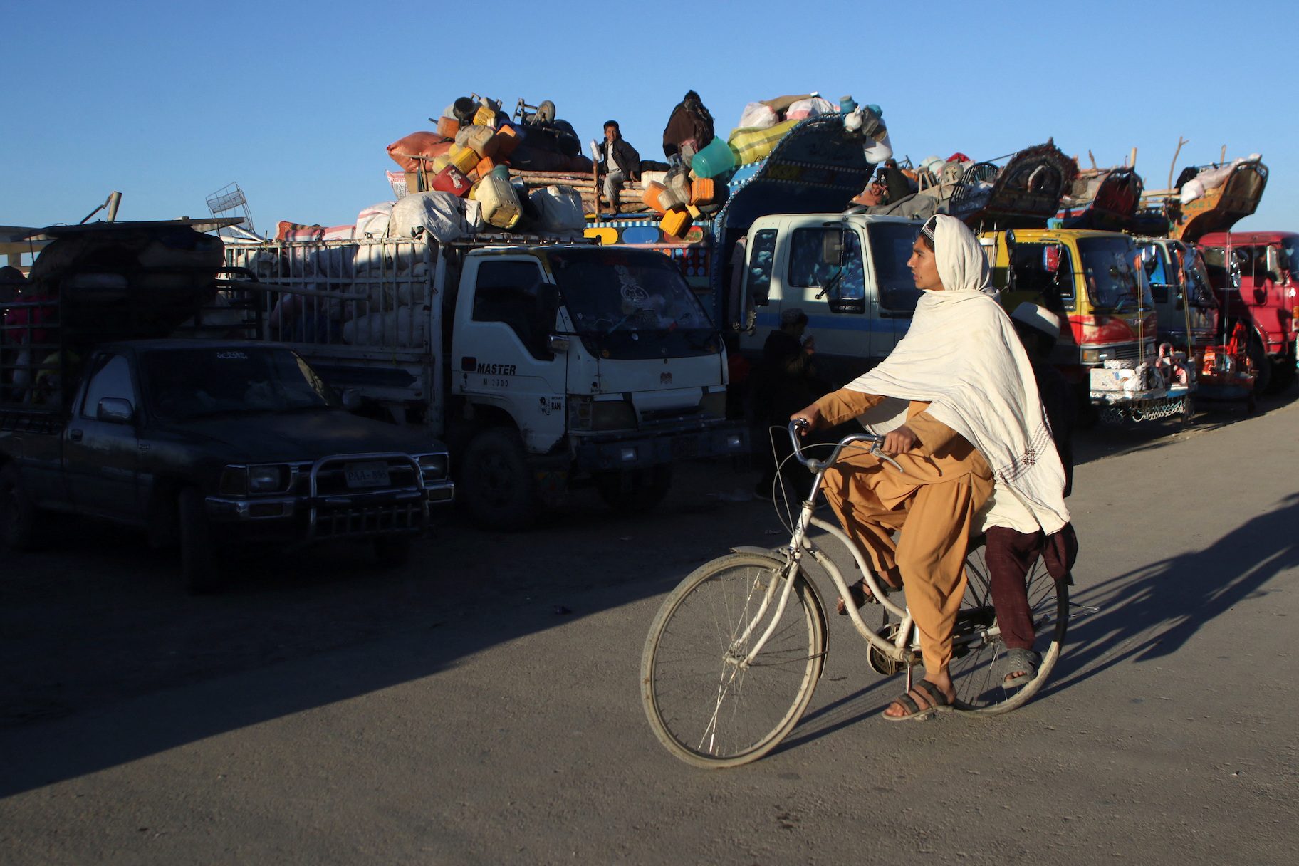 Pakistan opens new border crossings to expedite Afghans’ repatriation