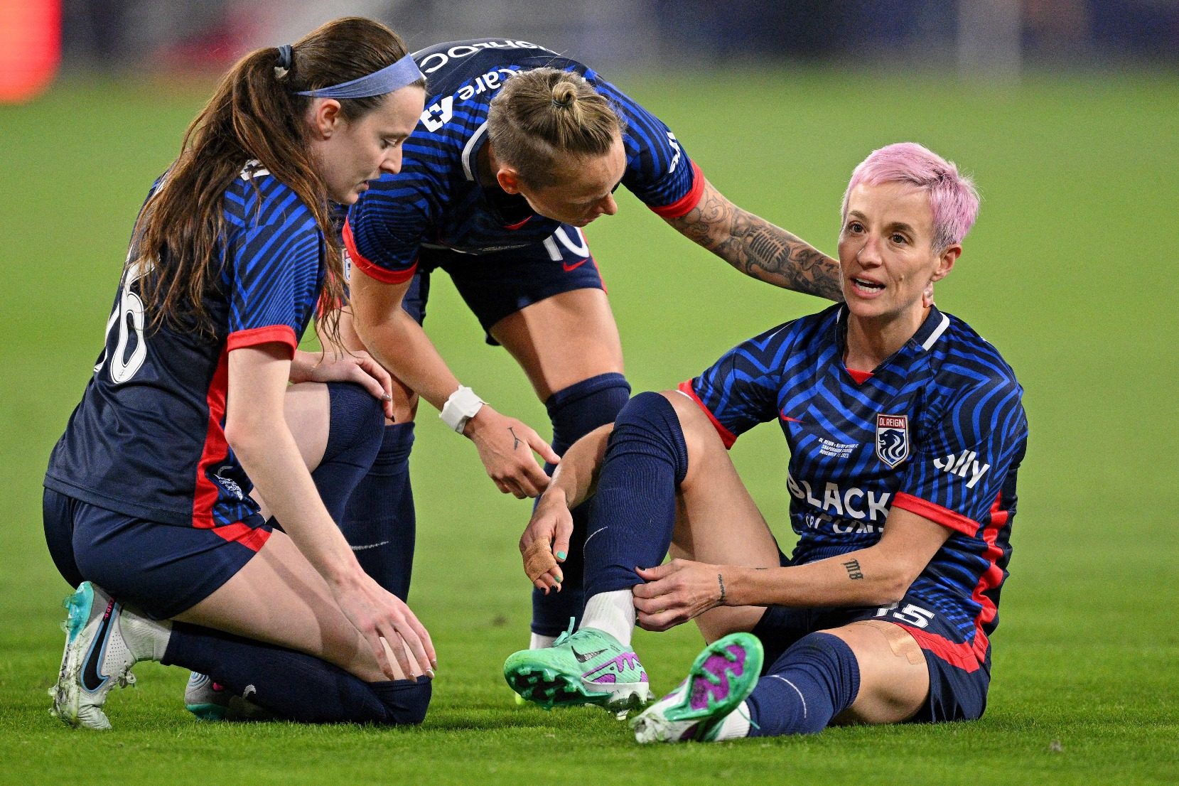 Rapinoe suffers ‘devastating’ early exit with injury in final match