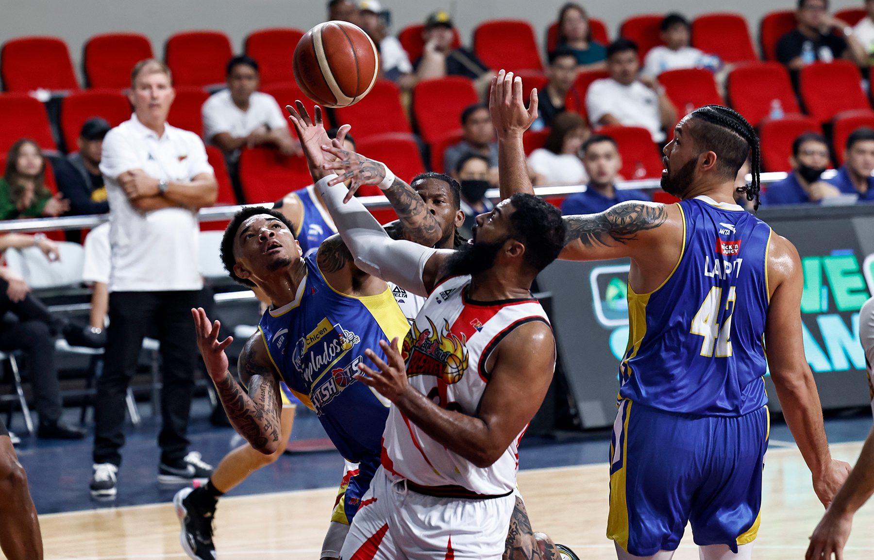 Bey’s 30-20 game lifts unbeaten Magnolia past San Miguel; Lofton erupts for 54 in Meralco win