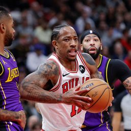 Bulls overwhelm Lakers with 8 double-figure scorers