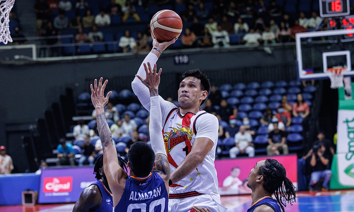 San Miguel star June Mar Fajardo to miss time with hand injury