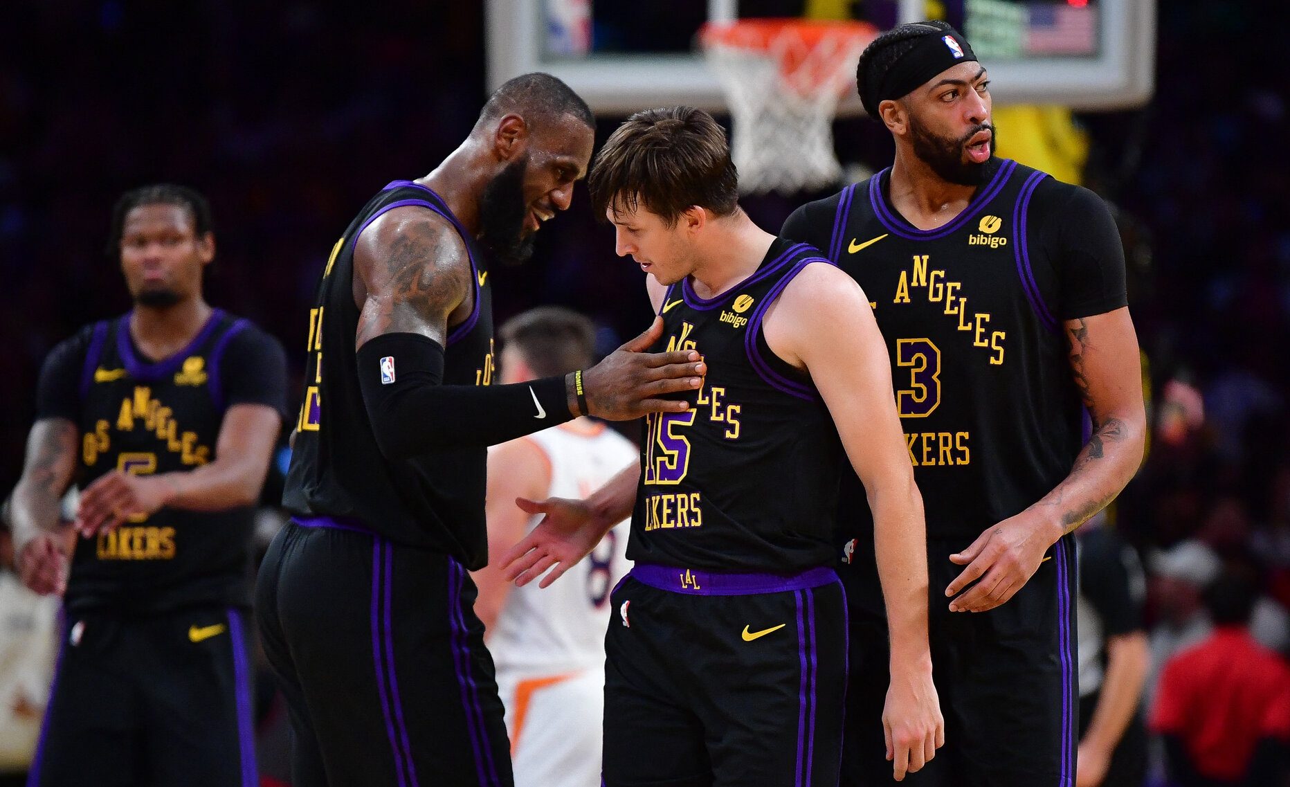 Lakers edge Suns again, advance to in-season last four