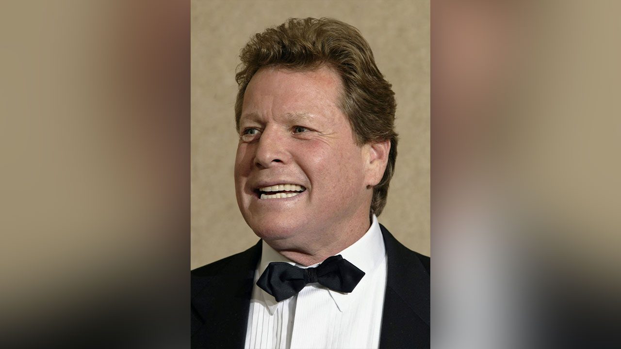 Actor Ryan O’Neal, star of ‘Love Story’ and ‘Paper Moon,’ dead at age 82