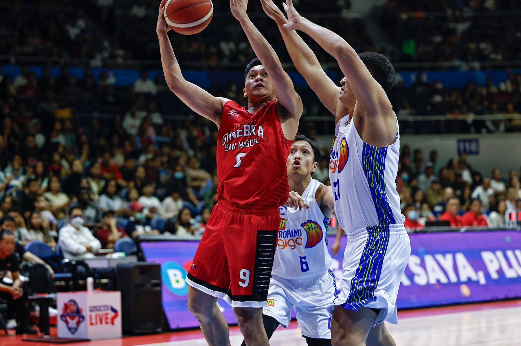 Thompson hits big shots late as Ginebra outlasts TNT in Christmas thriller