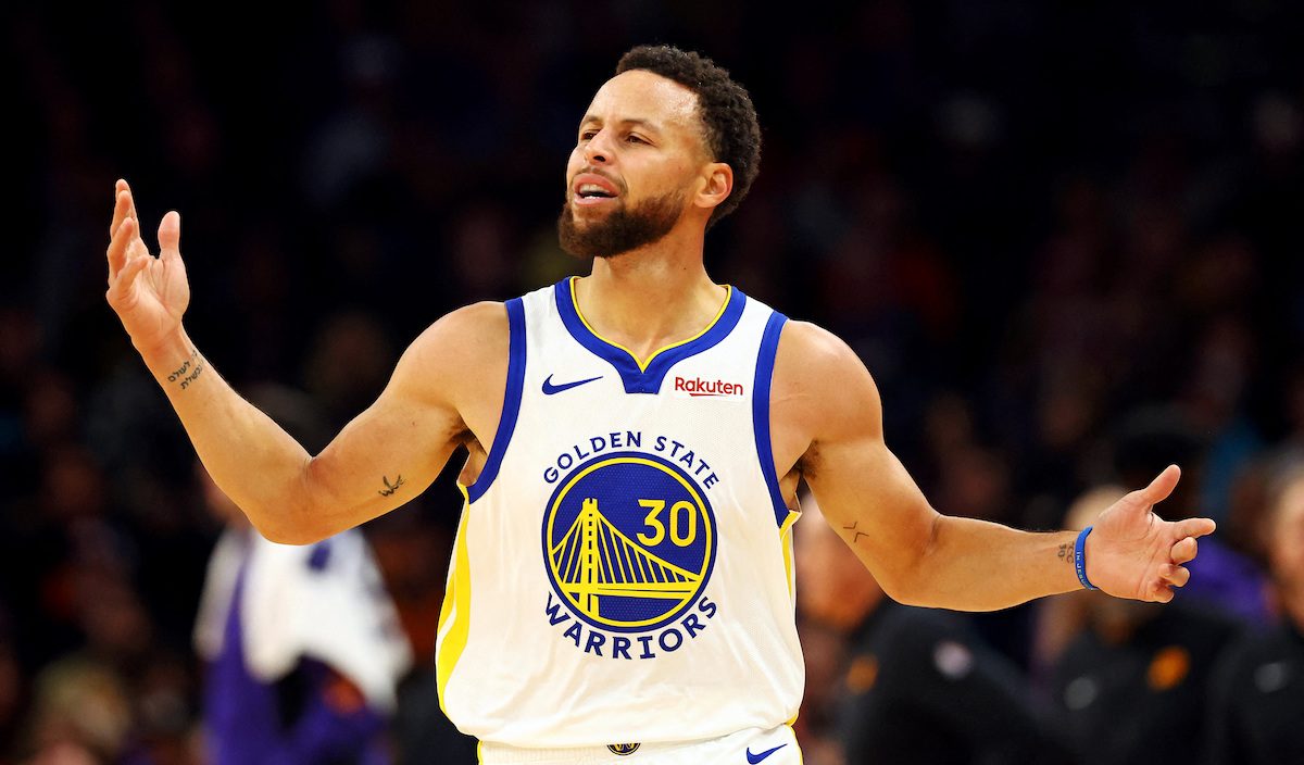 Curry 3-point streak ends, but Warriors still edge Trail Blazers