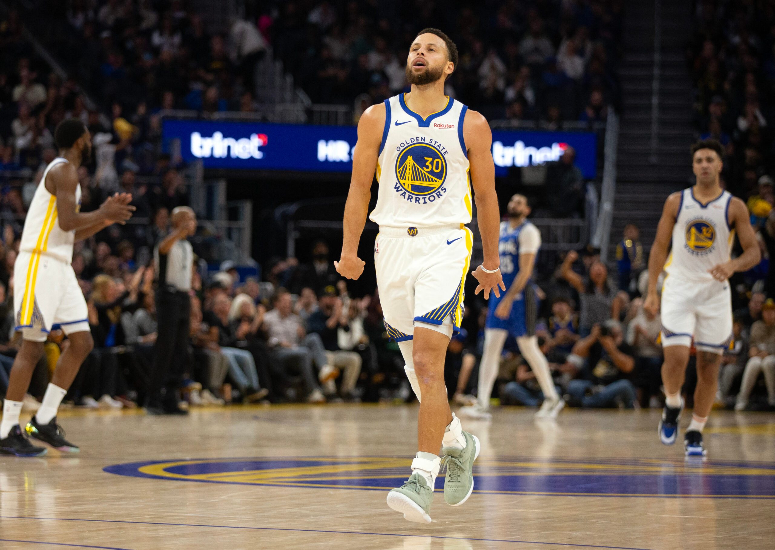 Stephen Curry carries reeling Warriors past Magic to help snap 3-game slide