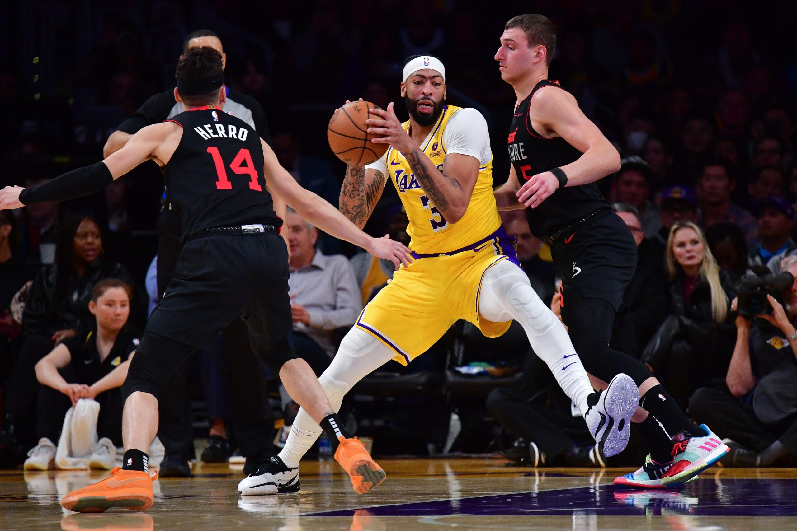 Heat hand slumping Lakers third straight loss