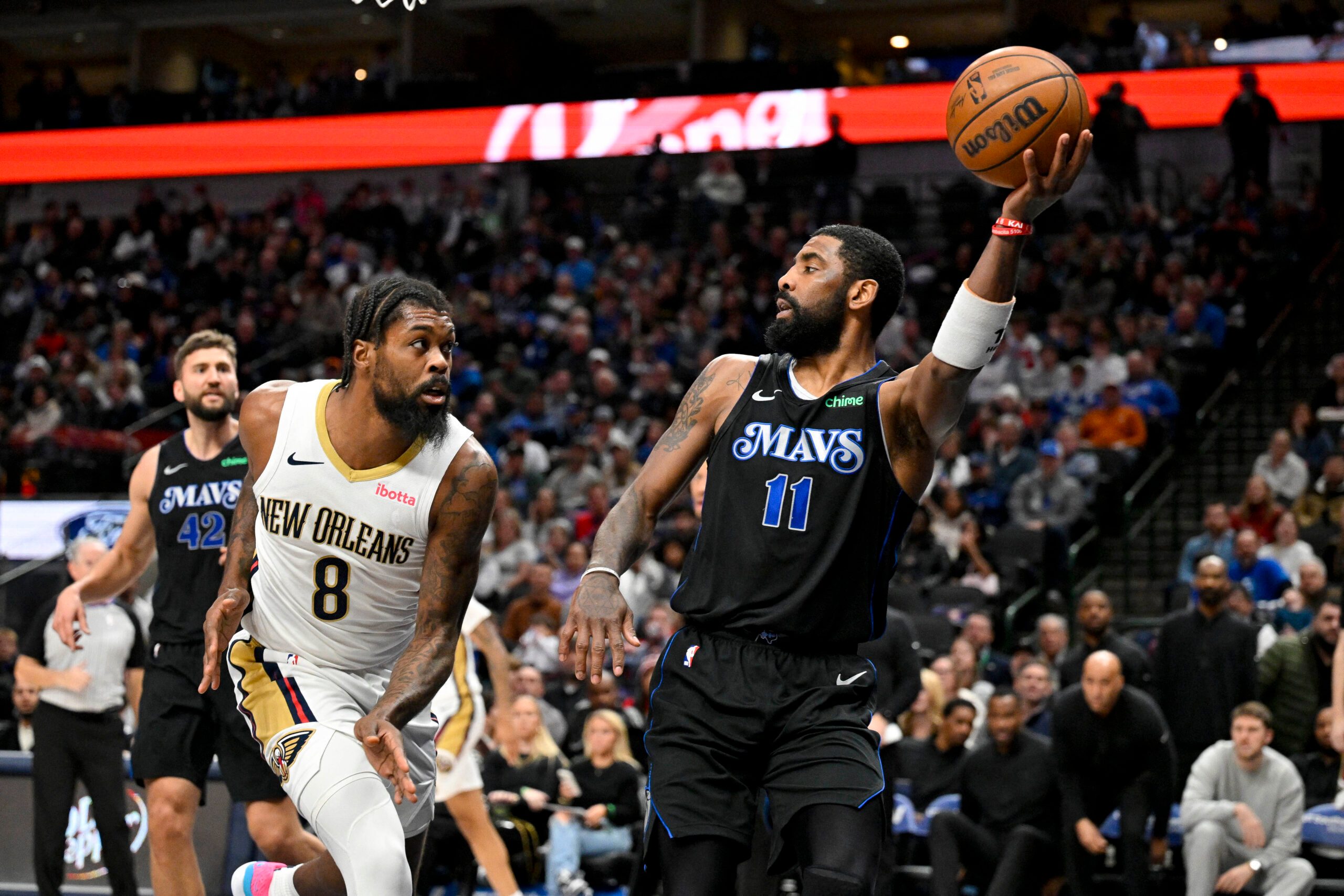 Irving, Hardaway explode for 83 combined points in Mavericks’ escape of Pelicans