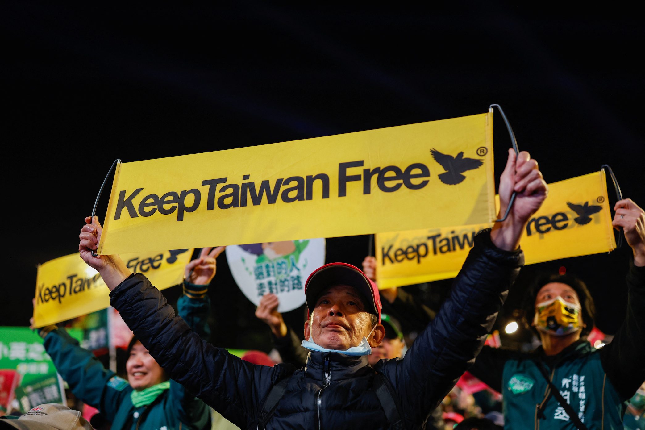 Taiwan spotlights China crackdown on Hong Kong ahead of key poll