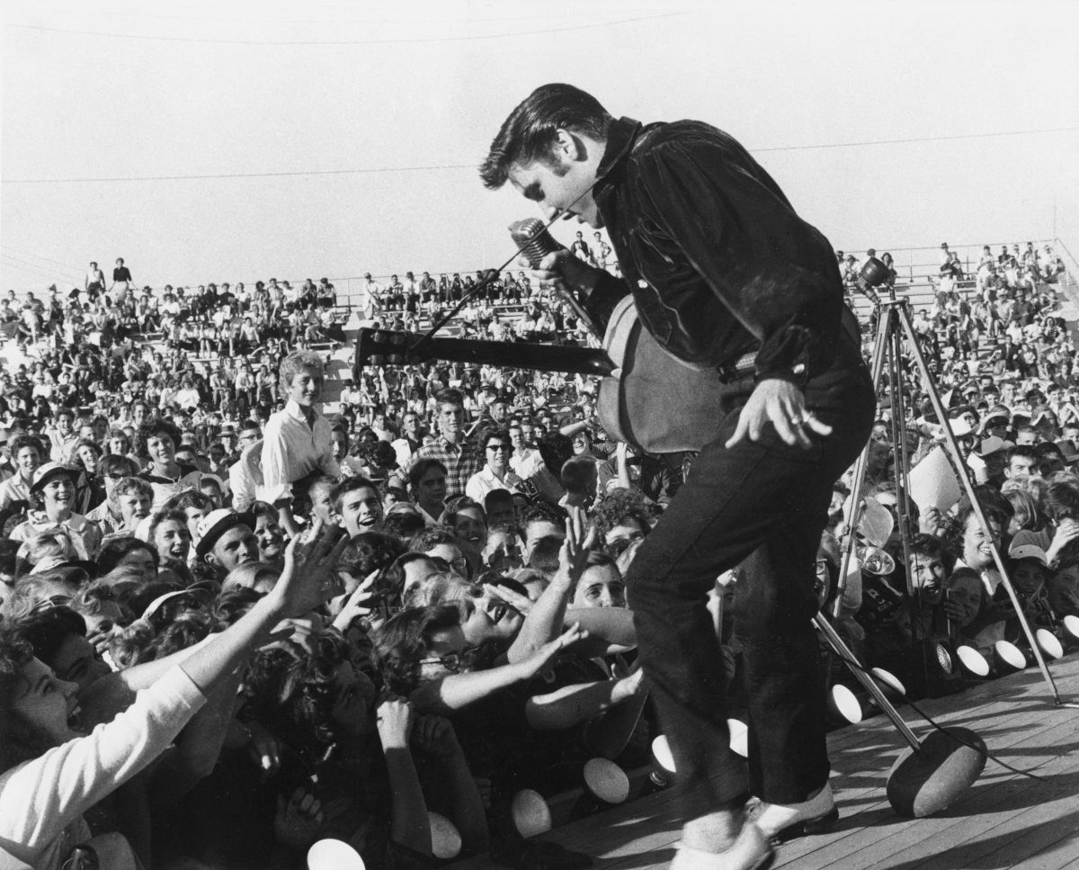 Elvis train shakes, rattles and rolls out to tribute festival in Australia