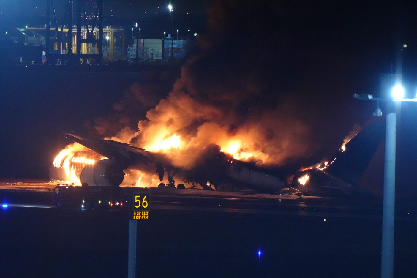 5 dead after JAL airliner crashes into plane at Tokyo airport