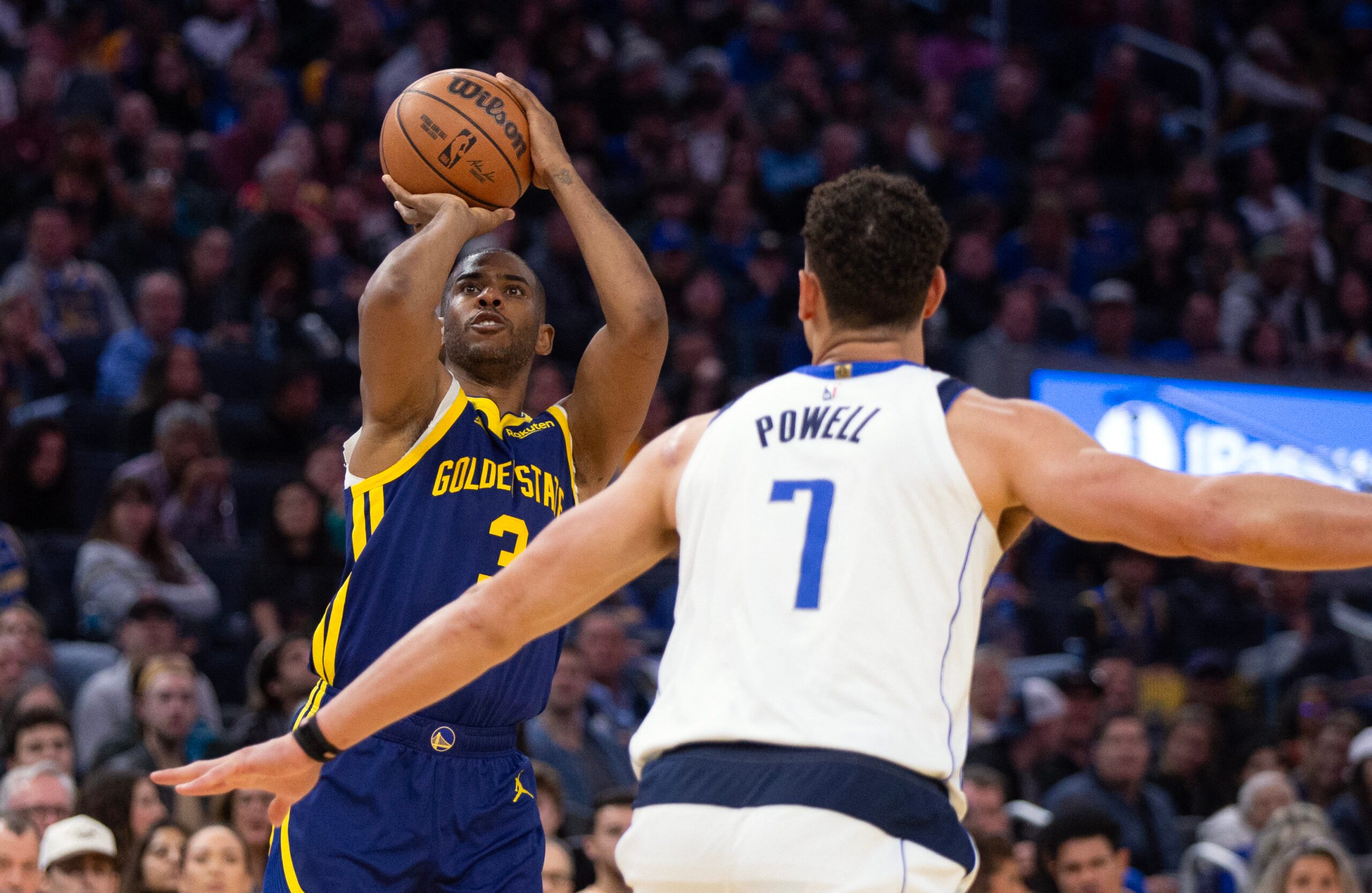 Warriors star Chris Paul fractures hand, to have surgery