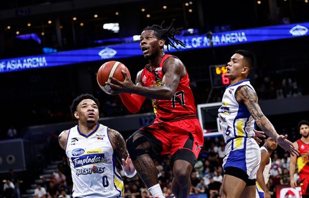 Free-throw woes aside, San Miguel survives Magnolia in PBA final opener
