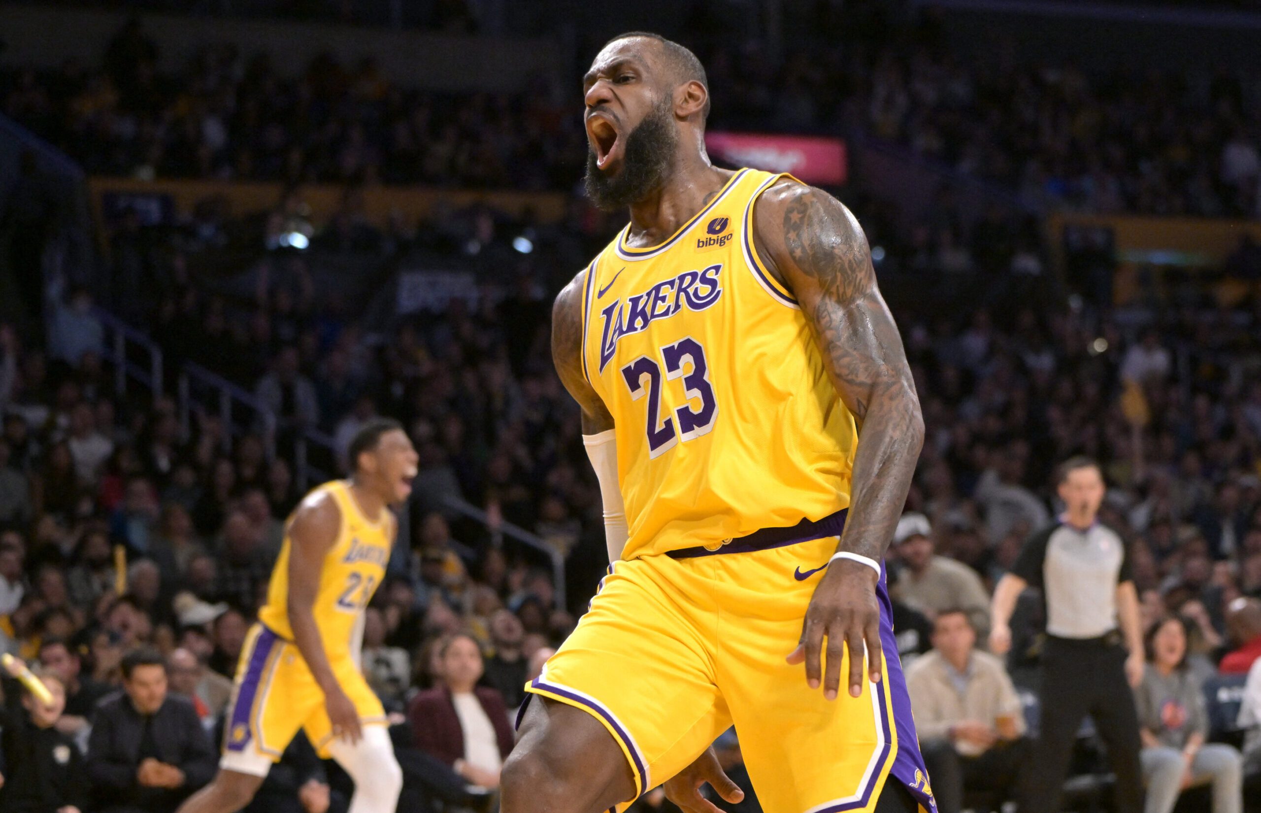 LeBron nears new scoring milestone, Dinwiddie debuts as Lakers stay hot