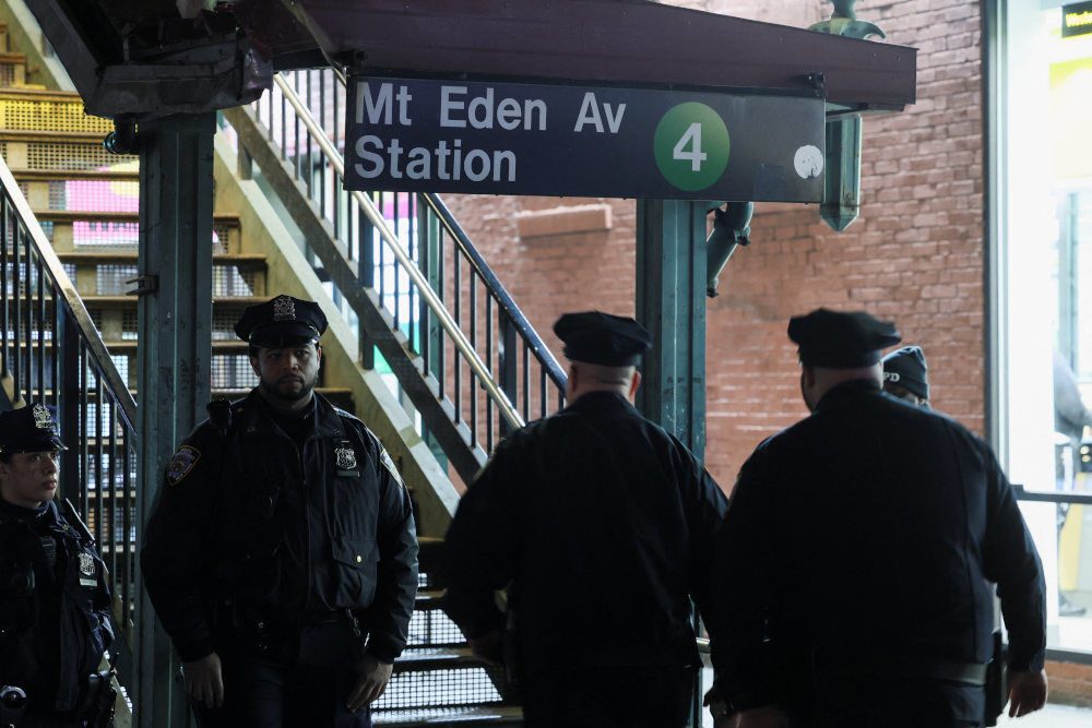 New York police seek 3 men for deadly shooting after subway brawl