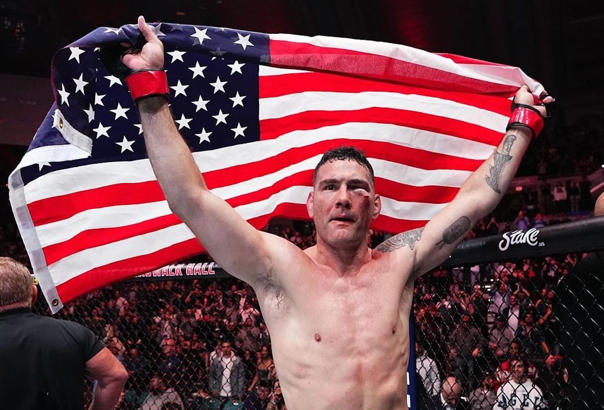 Eye pokes: Chris Weidman’s 1st UFC win in 4 years a controversial one