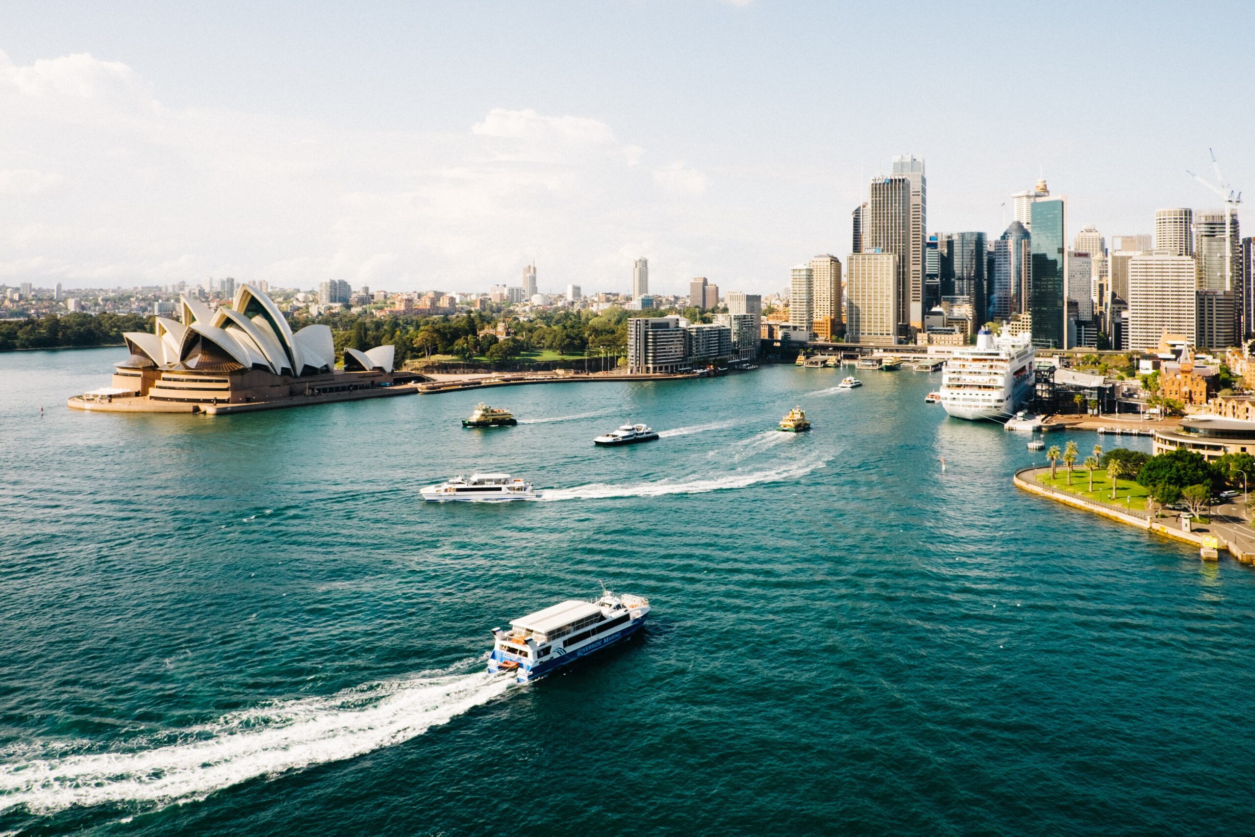 Travel with Qantas to select cities in Australia, get a Sydney stop for free